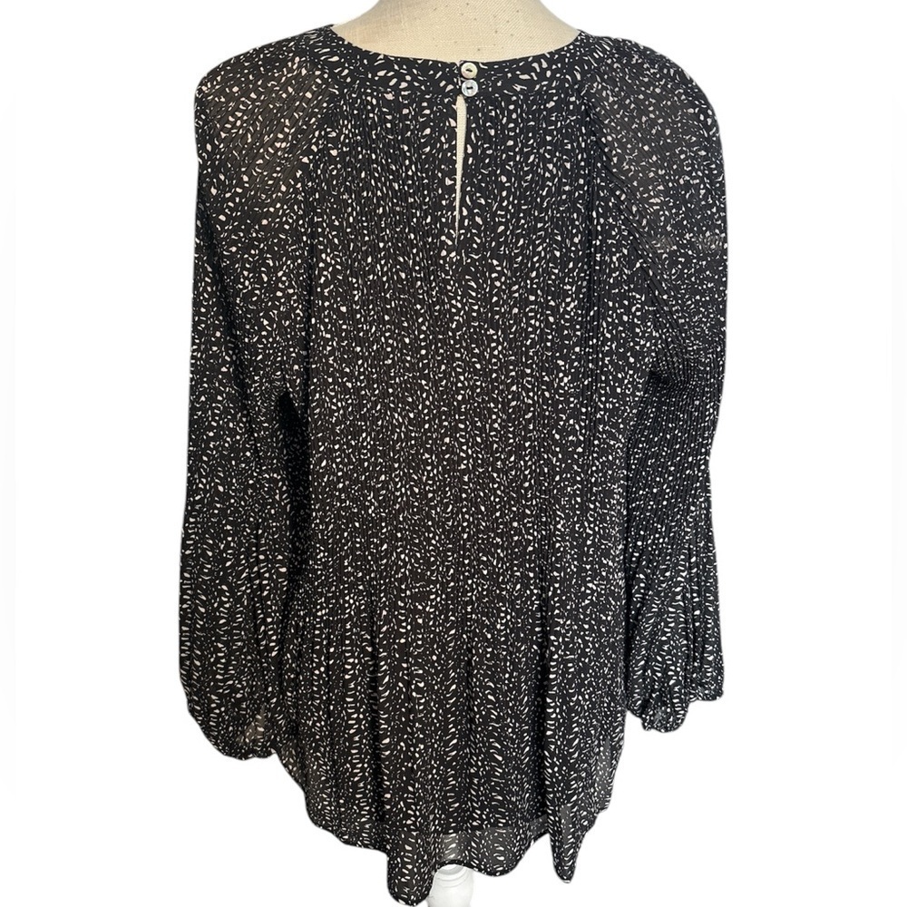 DR2 by Daniel Rainn Crew Neck Pleat Top in Black Size Large EUC - Picture 3 of 7